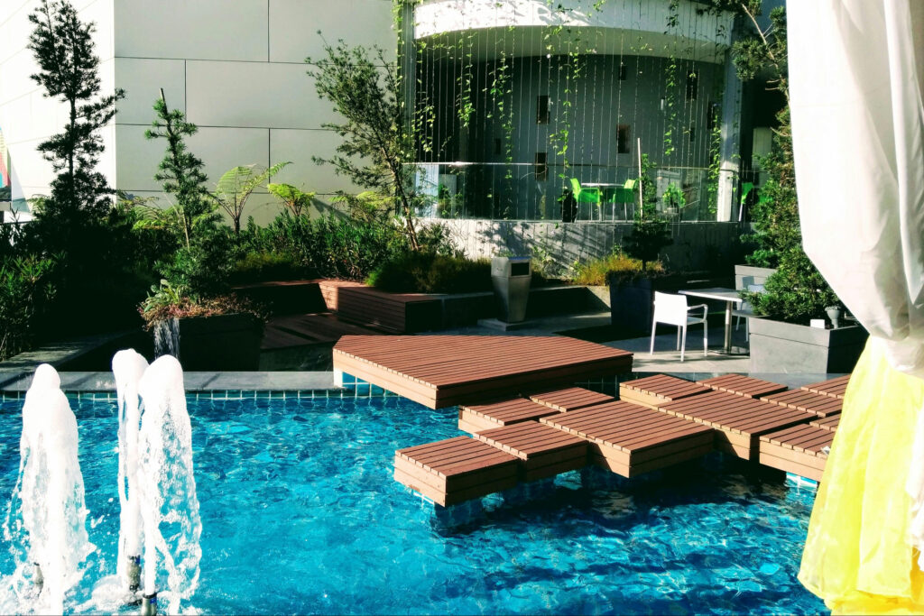Jardin_A_1 Paisajismo sobre un jardín con piscina